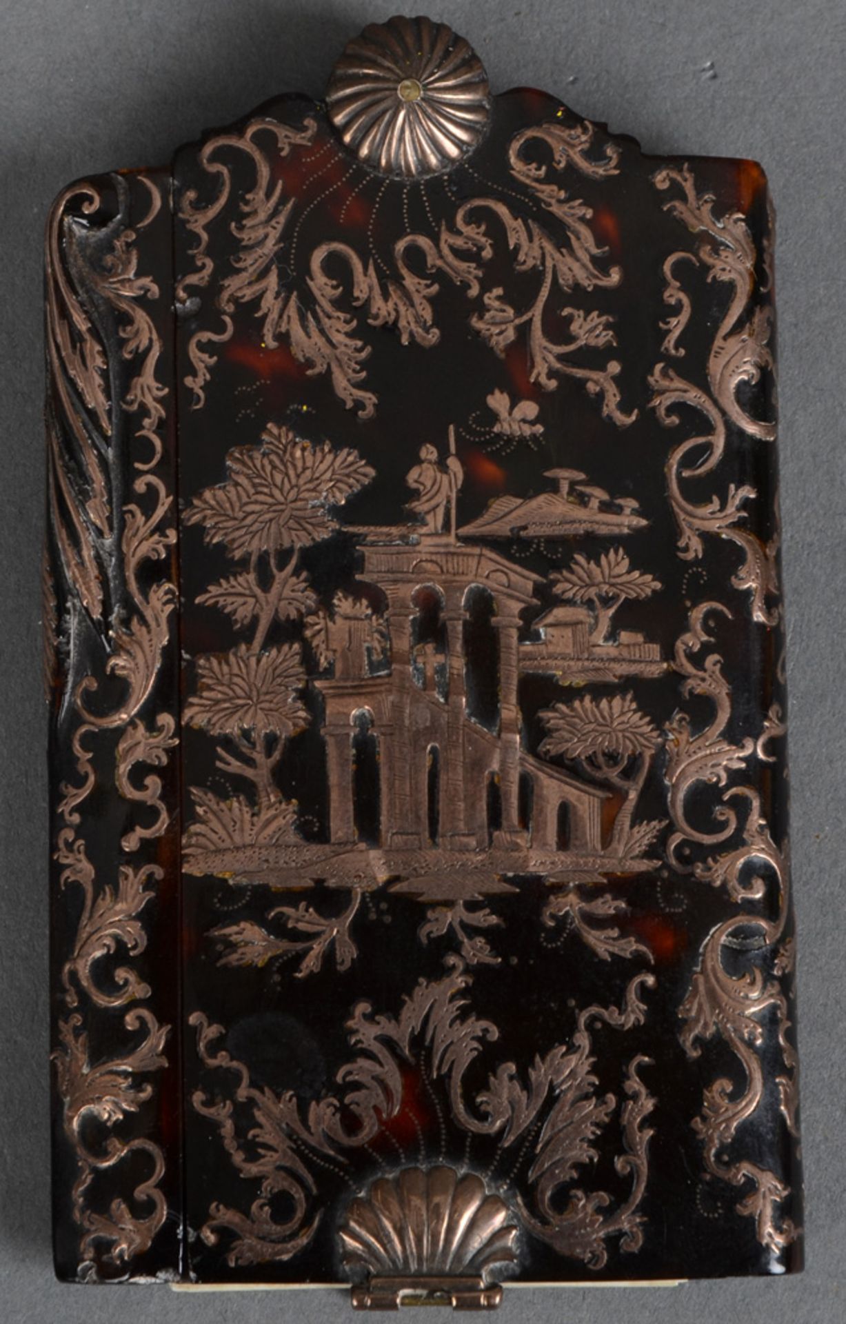 Carnet de Bal. Wohl Frankreich um 1780. Schildpatt, poliert, mit Goldeinlagen, seitlich - Image 2 of 2