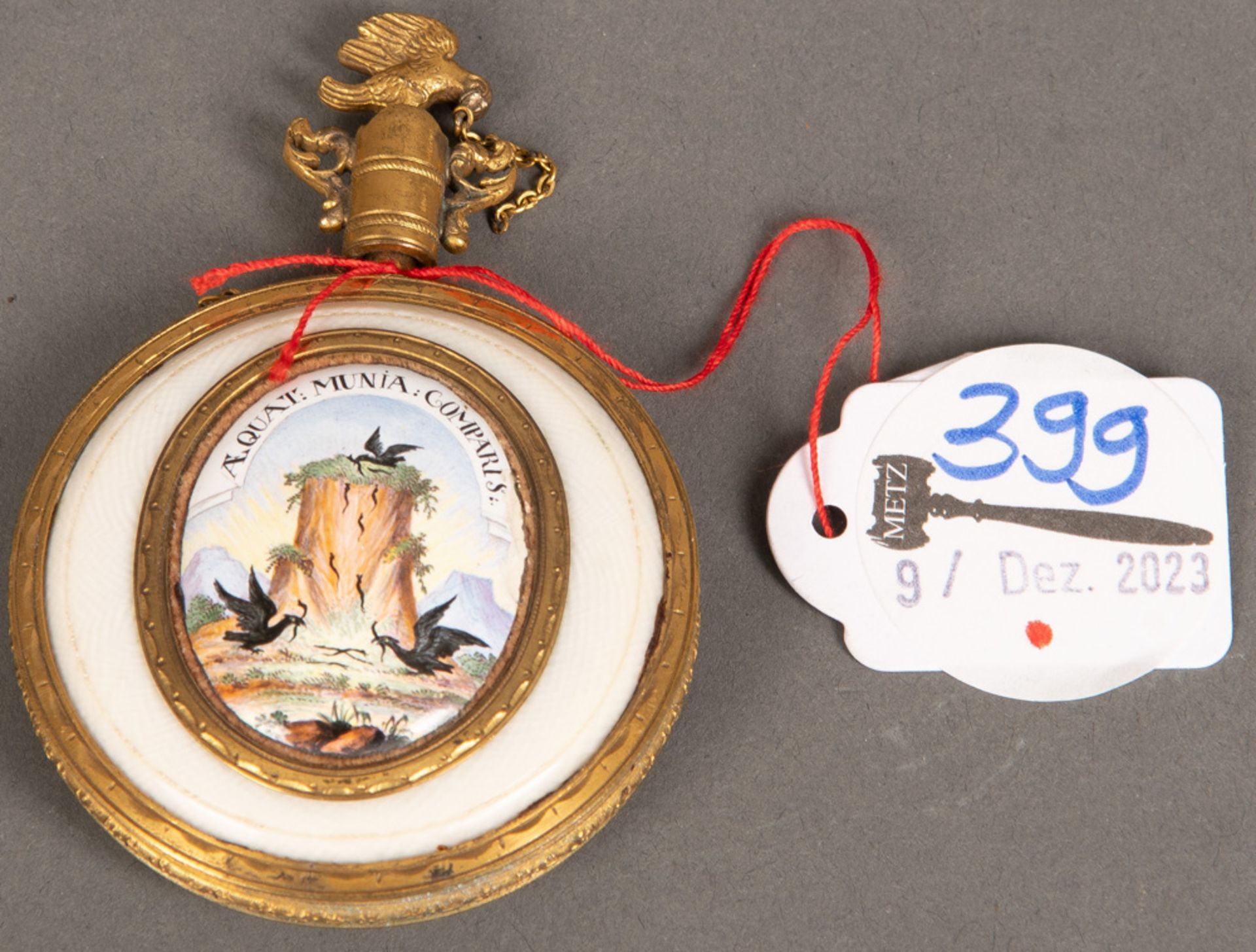 Flakon. Frankreich 18. Jh. Horn in Gelbgoldfassung, beidseitig bunt bemalt mit Miniaturen; eine - Image 2 of 3