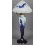 Bedeutende Jugendstil-Lampe. Nancy, Émile Gallé um 1900. Farbloses Glas, farbig überfangen, museal