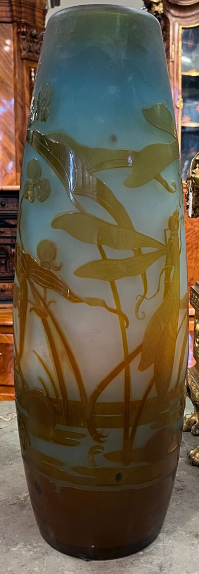 Jugendstil-Vase. Nancy, Émile Gallé um 1900. Farbloses Glas, farbig überfangen, geschnitten mit - Image 7 of 9