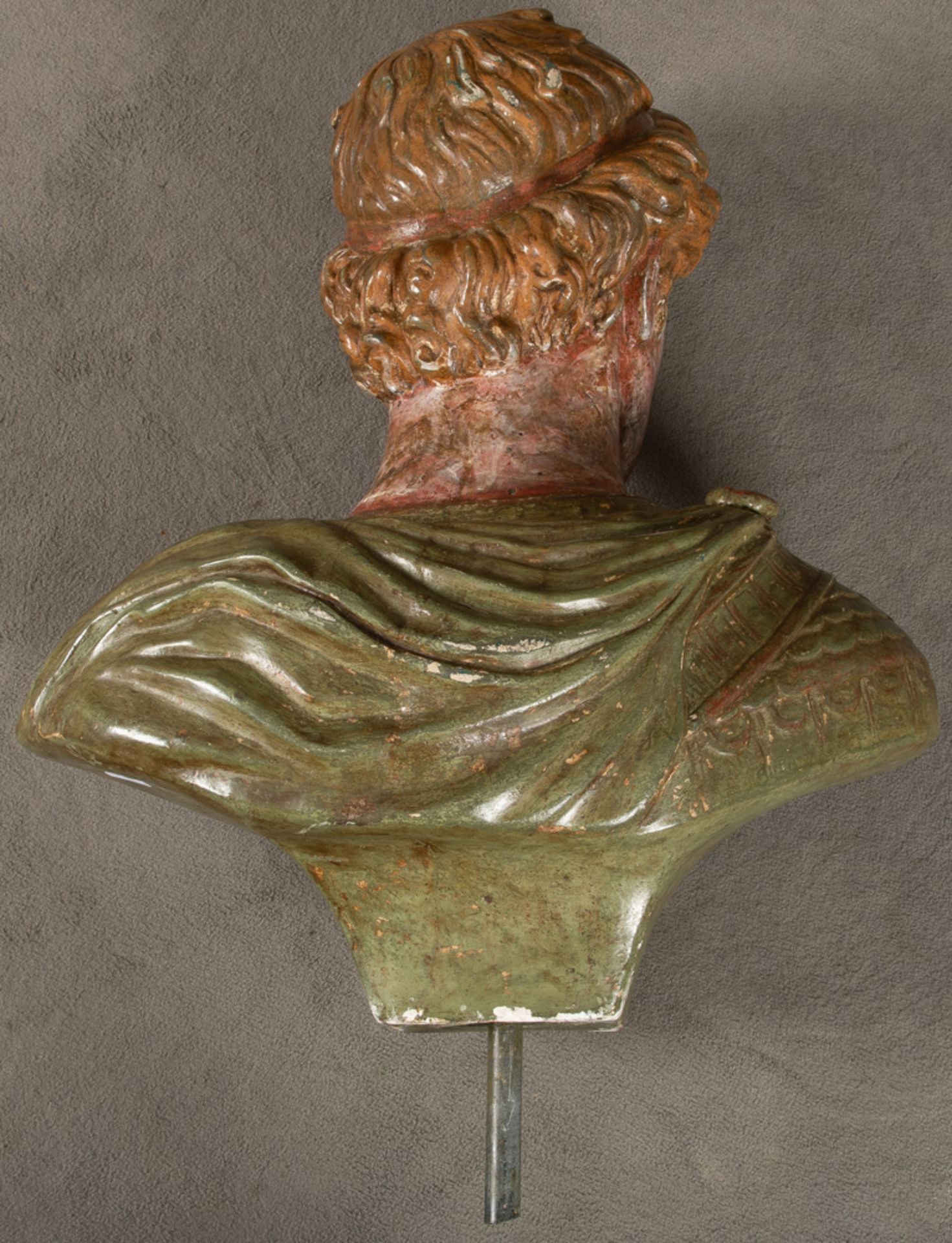 Büste eines römischen Feldherrn. Steinmasse mit Strukturfarbe, H=57 cm. Non-binding estimate: € - Image 4 of 5