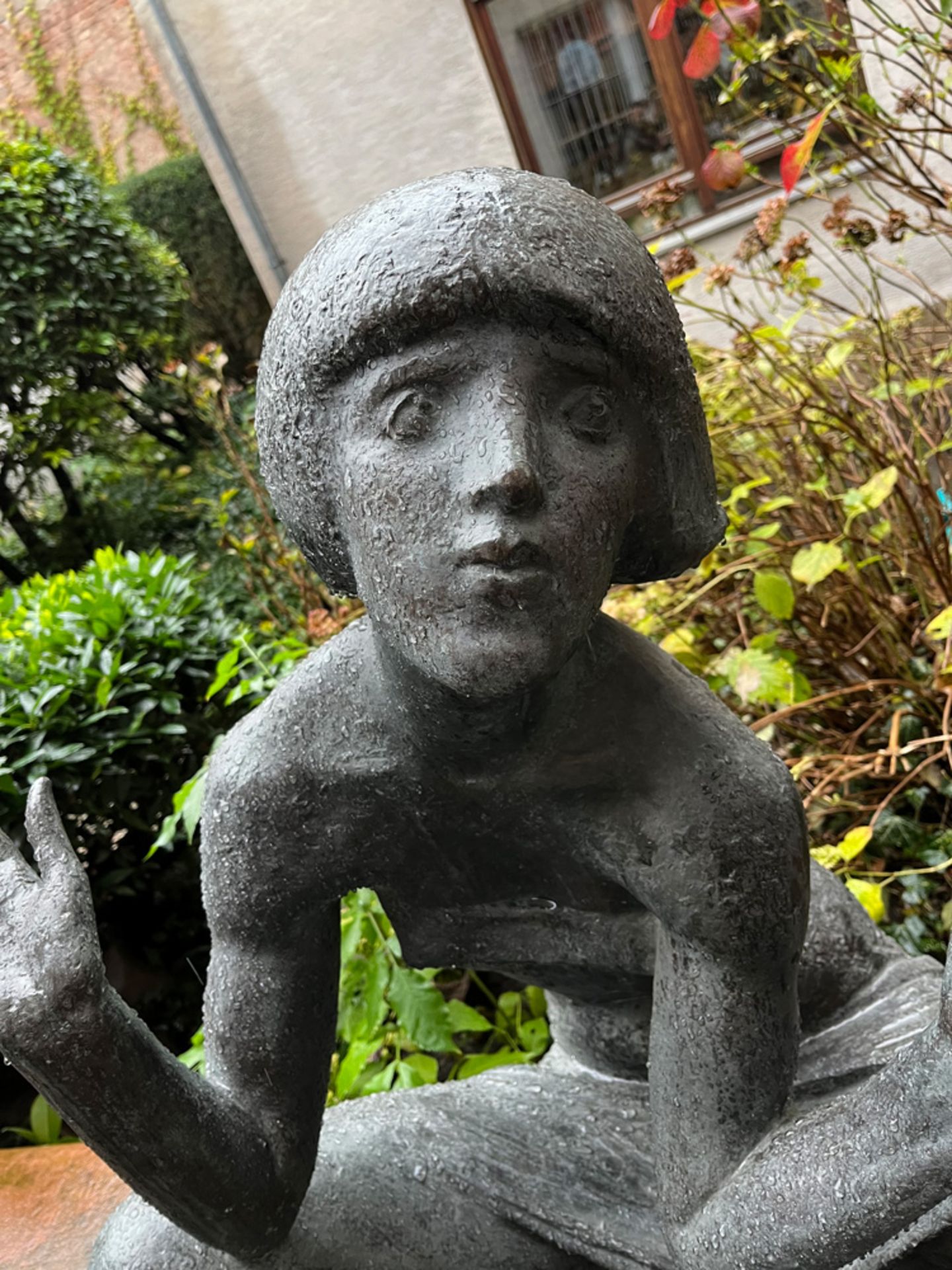 Paul Egon Schiffers (1903-1987). Sitzende Figur in Lebensgröße. Bronze, brüniert, verso - Image 3 of 8