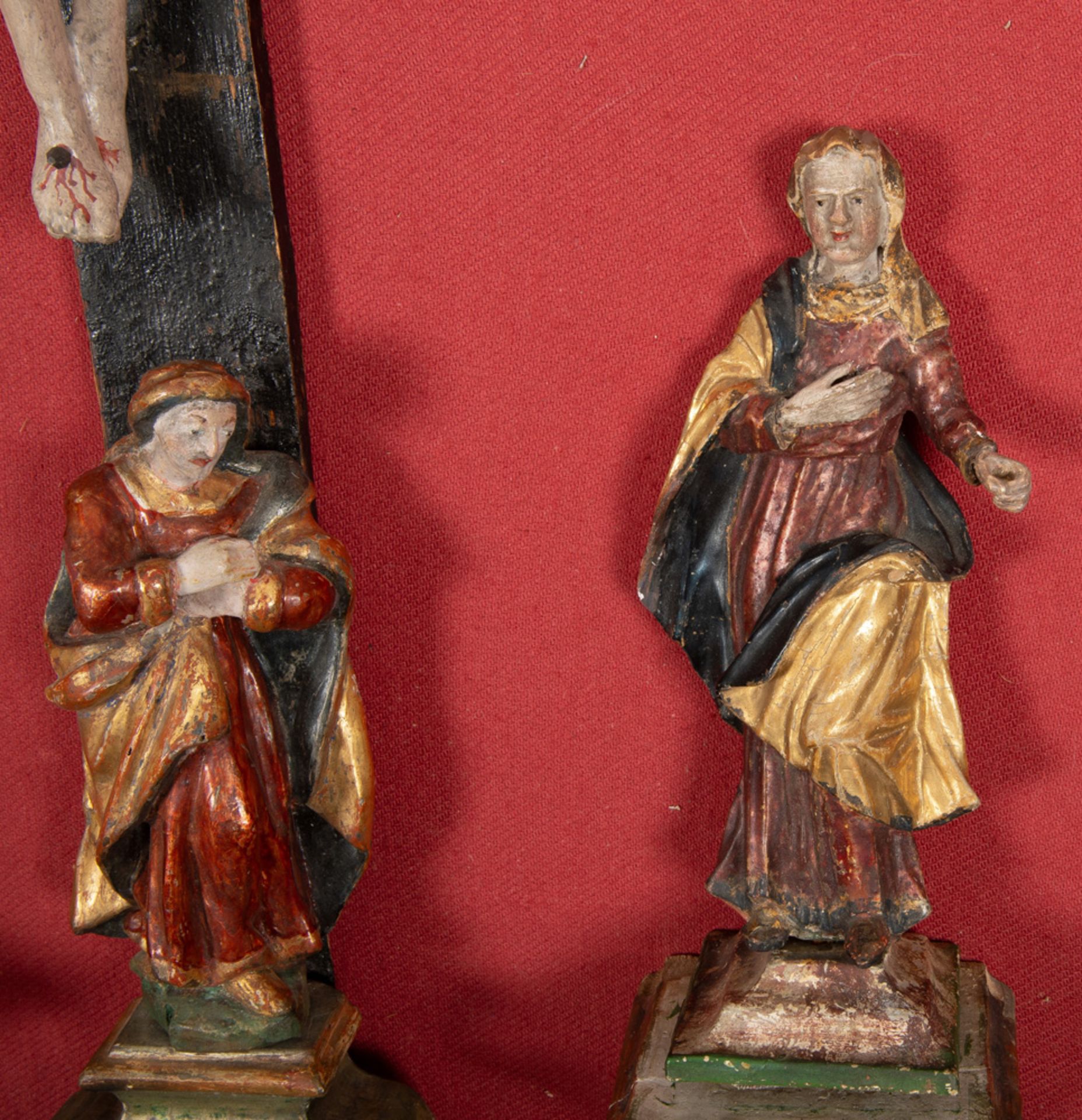 Kreuzigungsgruppe. Süddeutsch 18. Jh. Massivholz, geschnitzt, auf Kreidegrund in alter Fassung - Image 7 of 7