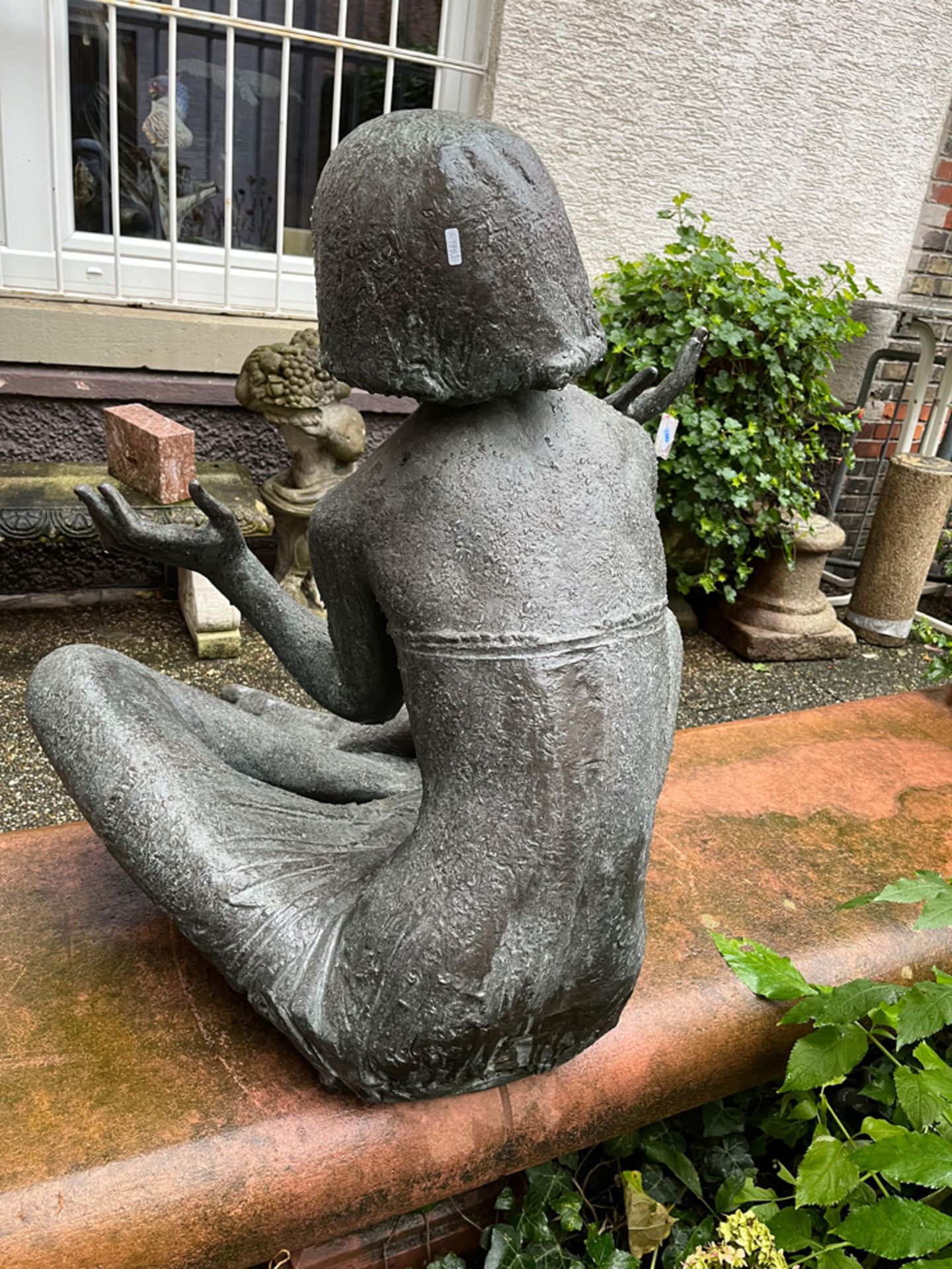 Paul Egon Schiffers (1903-1987). Sitzende Figur in Lebensgröße. Bronze, brüniert, verso - Image 6 of 8