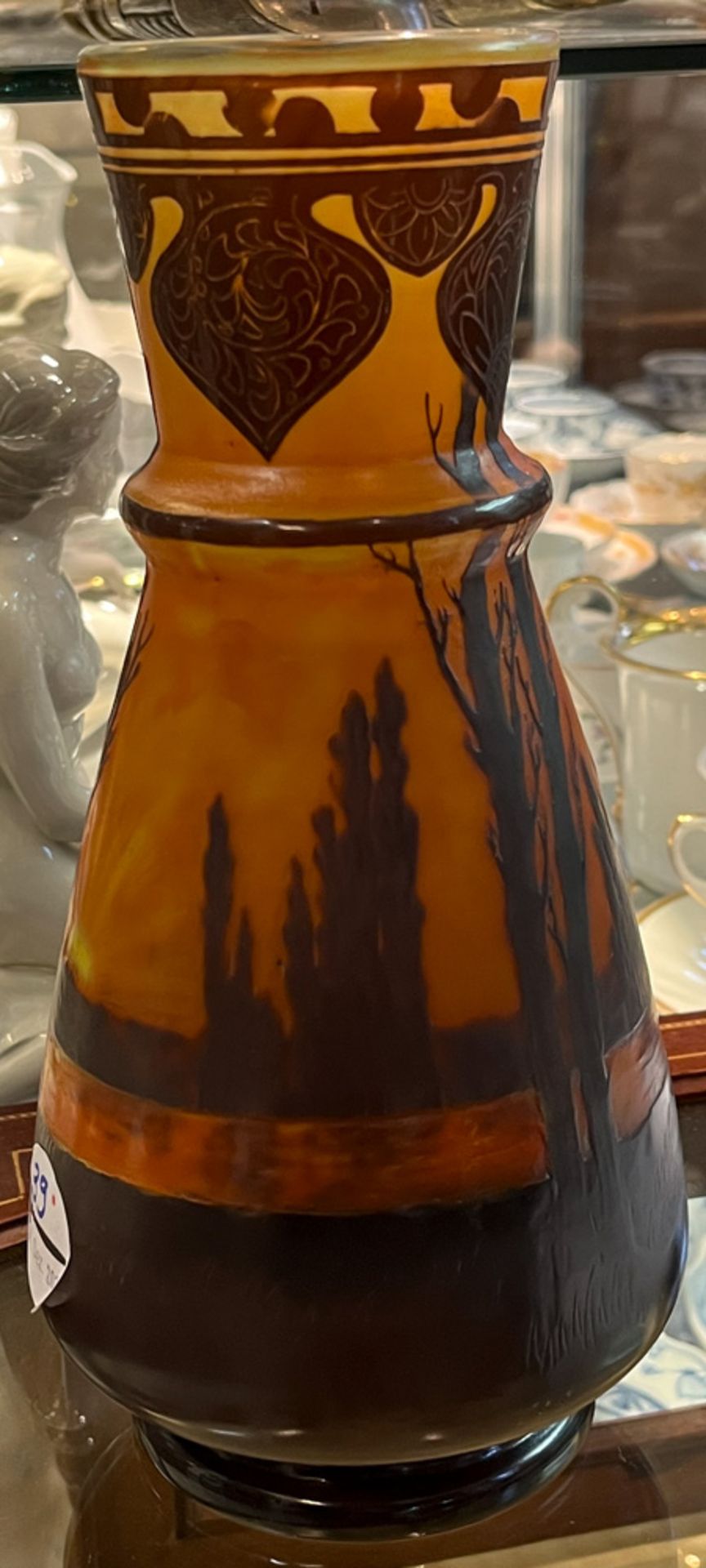 Jugendstil-Vase. Nancy, Émile Gallé um 1900. Farbloses Glas, farbig überfangen, geschnitten mit - Image 6 of 8