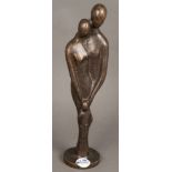 Bildhauer des 20. Jhs. Figurengruppe eines Elternpaares mit Kind. Wohl Bronze, H=35,2 cm.
