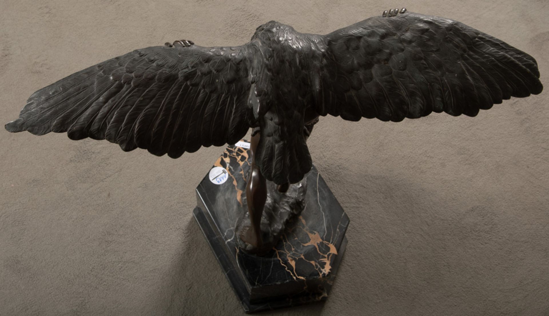 Ludwig Gräfner (1862-1939). Herkules mit dem Adler des Prometheus. Bronze, brüniert, auf dem - Bild 3 aus 8