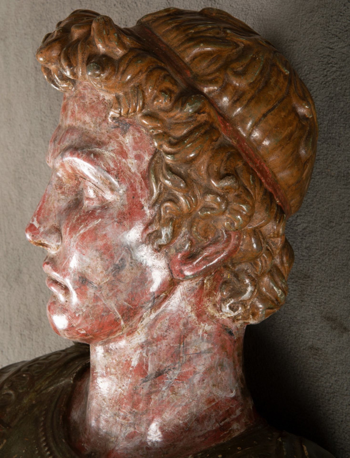 Büste eines römischen Feldherrn. Steinmasse mit Strukturfarbe, H=57 cm. Non-binding estimate: € - Image 2 of 5