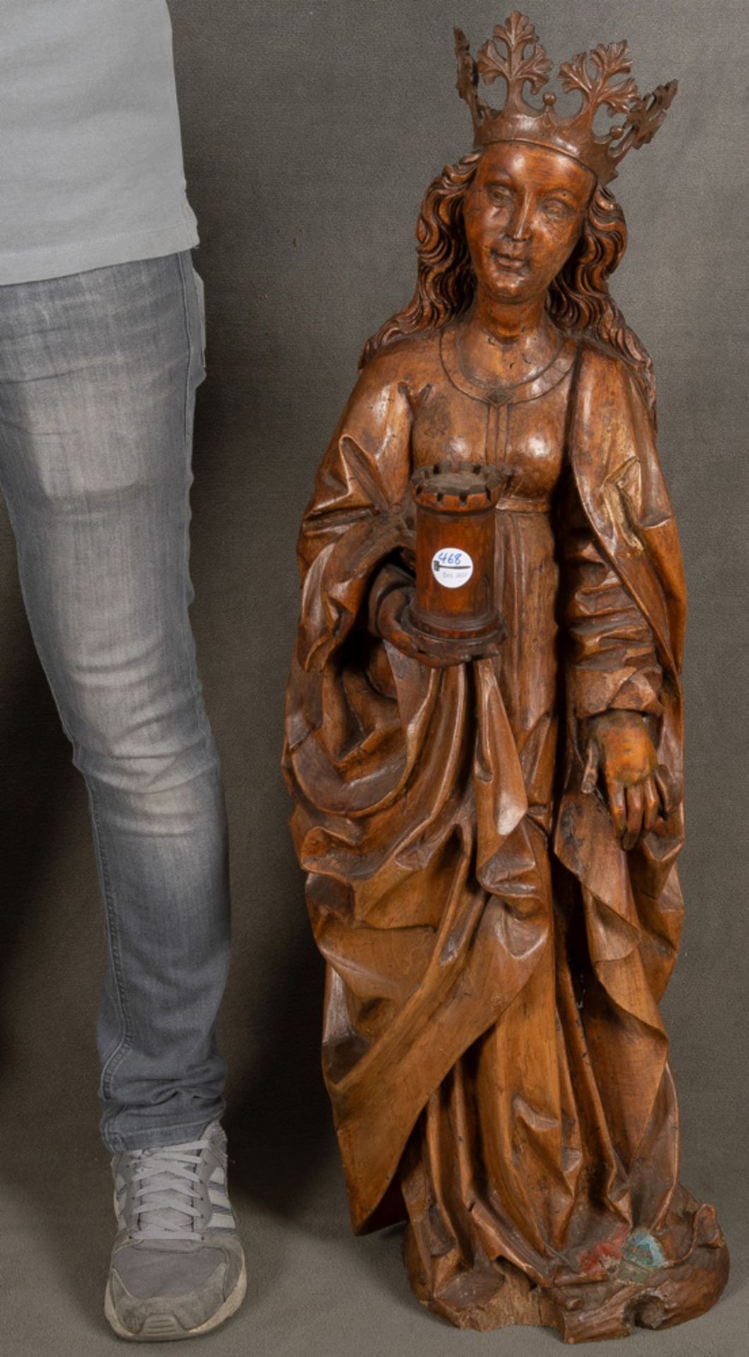 Hl. Barbara. Süddeutsch 16. Jh. Massivholz, feinstens geschnitzt, verso ausgehöhlt, H=105 cm. (