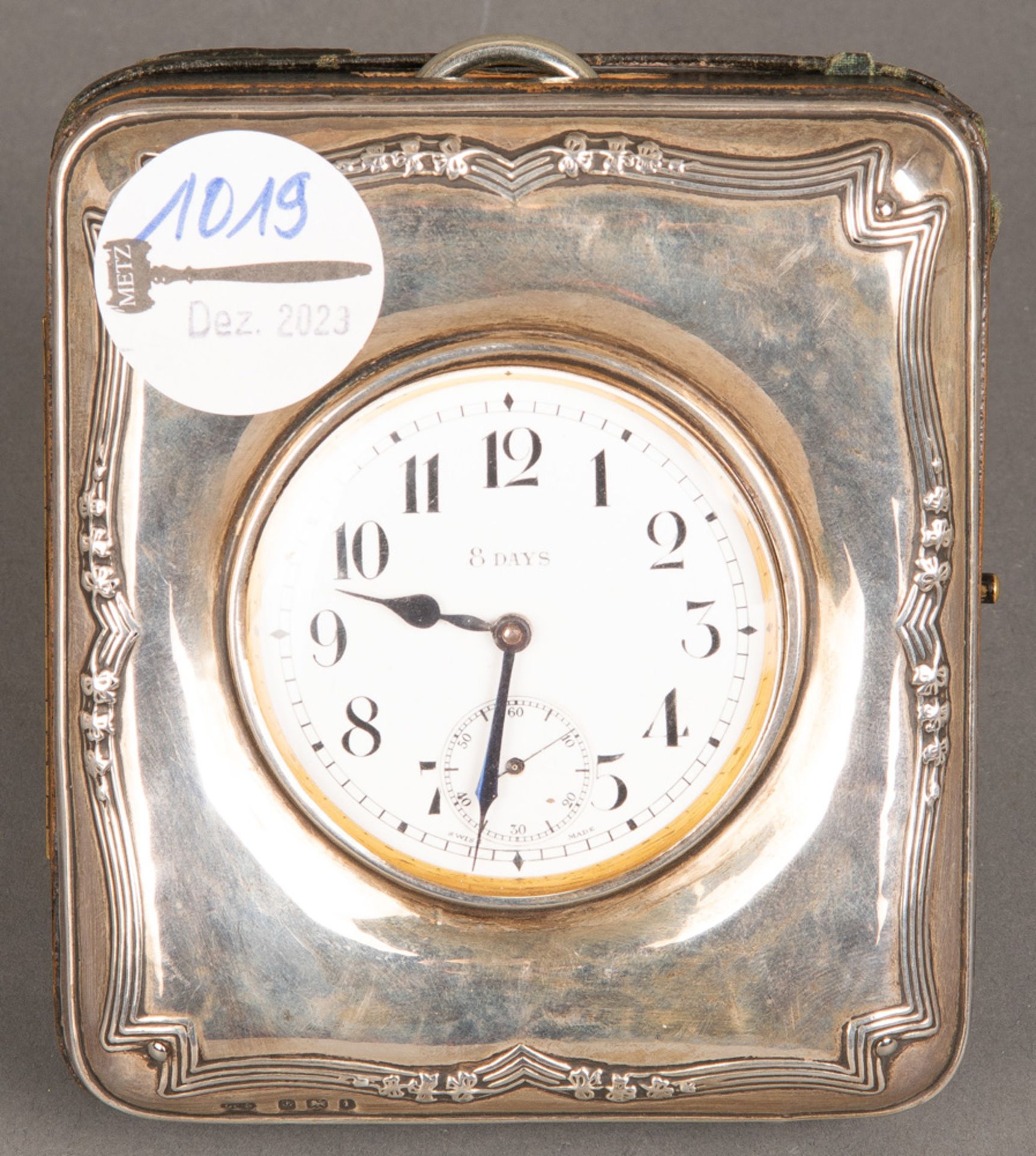 Kutschertaschenuhr. England 19. Jh. Versilbertes Gehäuse mit Kronenaufzug und Sekundenanzeige;