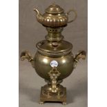 Samovar. Russland 19. Jh. Messing, mit Stempelsignatur, H=46 cm. (besch.)