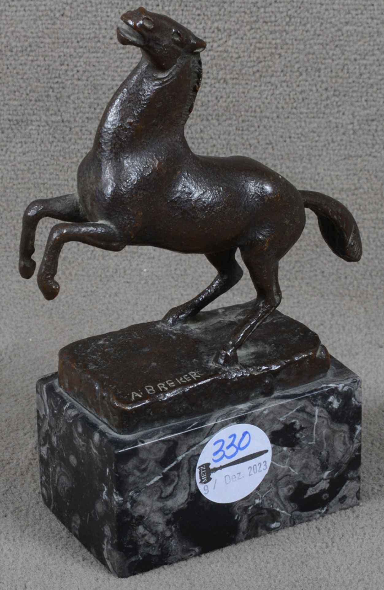 Arno Breker (1900-1991). Steigendes Pferd. Bronze, am Sockel sign. „Bildgiesser A.(ugust) Bischoff
