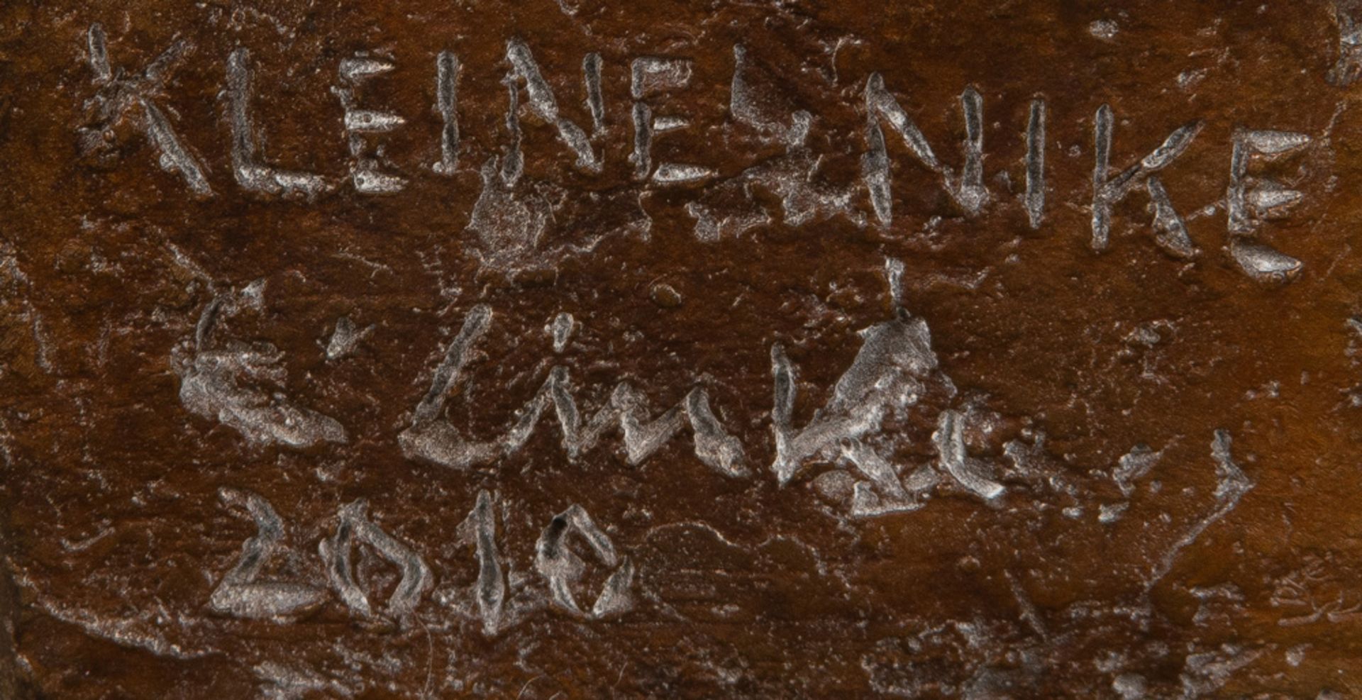 Eberhard Linke (*1937). „KLEINE NIKE“. Bronze, seitl. sign./bez./dat. 2010, H=31,5 cm. - Image 2 of 2