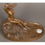 Tintengefäß. Frankreich um 1900. Bronze, verso sign. „M.H. Georges“. In Form eines an Weiher