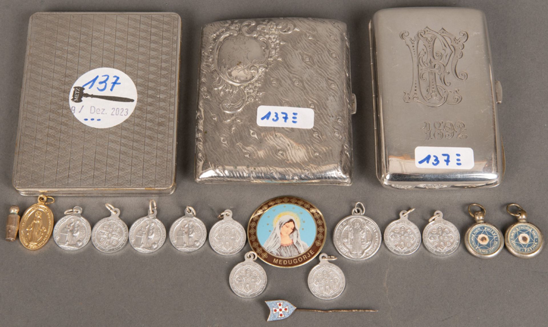 Drei unterschiedliche Etuis. Deutsch 19./20. Jh. 800er Silber, ca. 250 g, teilw. ziseliert und