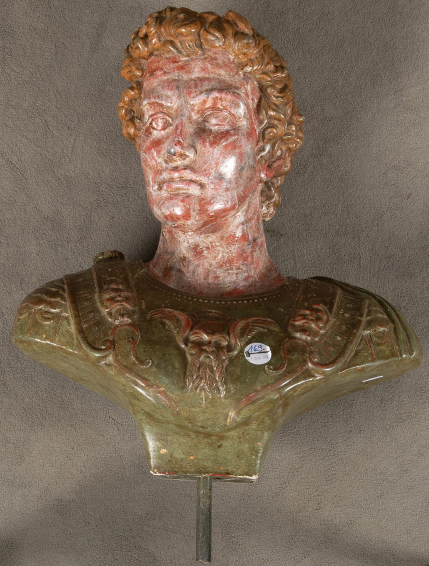 Büste eines römischen Feldherrn. Steinmasse mit Strukturfarbe, H=57 cm. Non-binding estimate: €