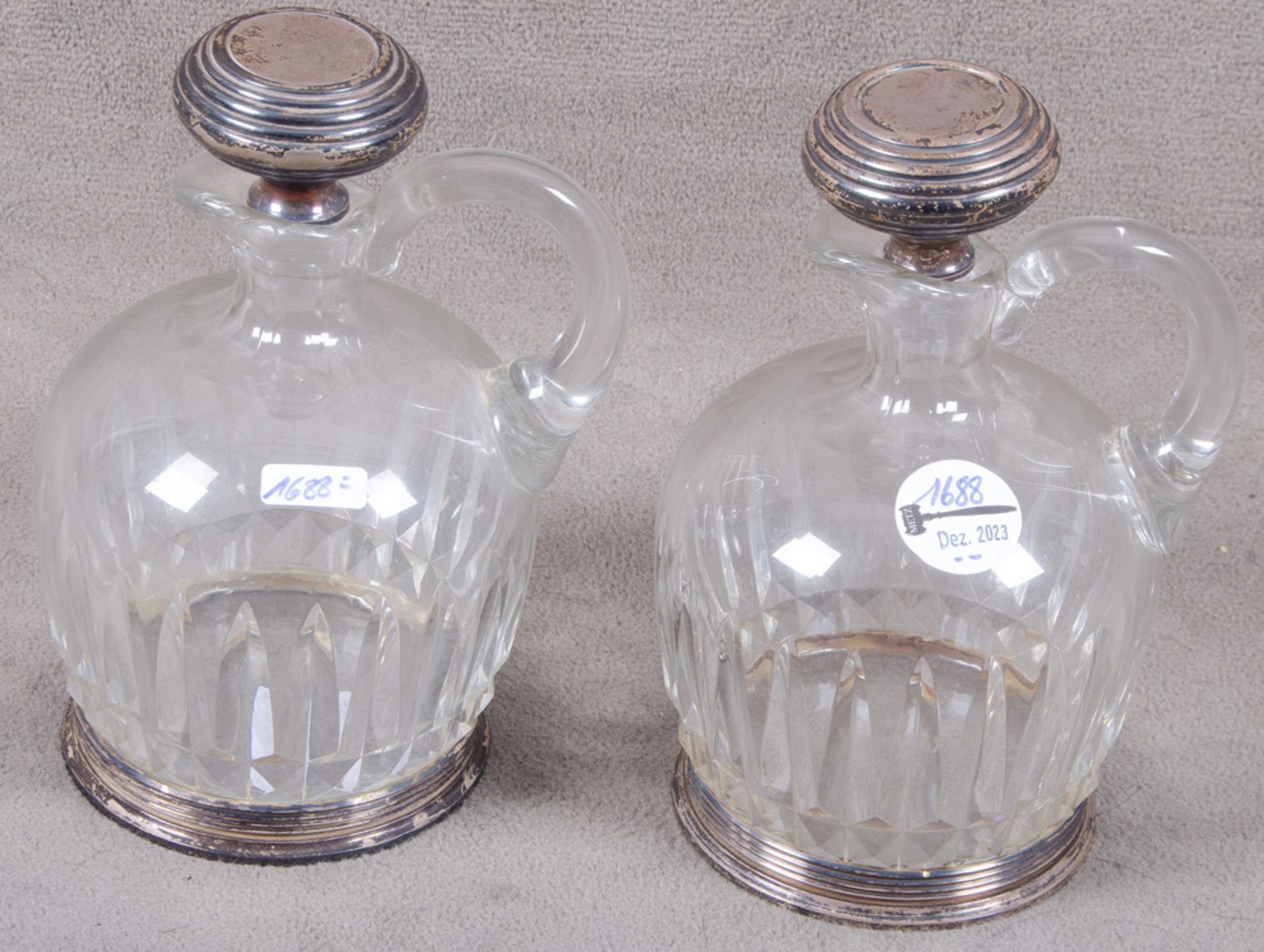 Paar Karaffen. Baccarat und Maison Boin-Taburet um 1900. Kristallglas, geschliffen, mit