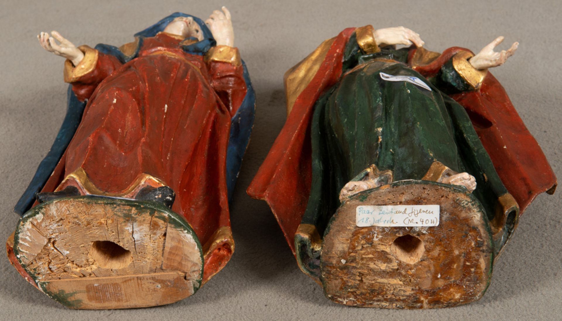 Johannes und Maria aus der Kreuzigung. Süddeutsch 18. Jh. Massivholz, geschnitzt, auf Kreidegrund - Image 5 of 5