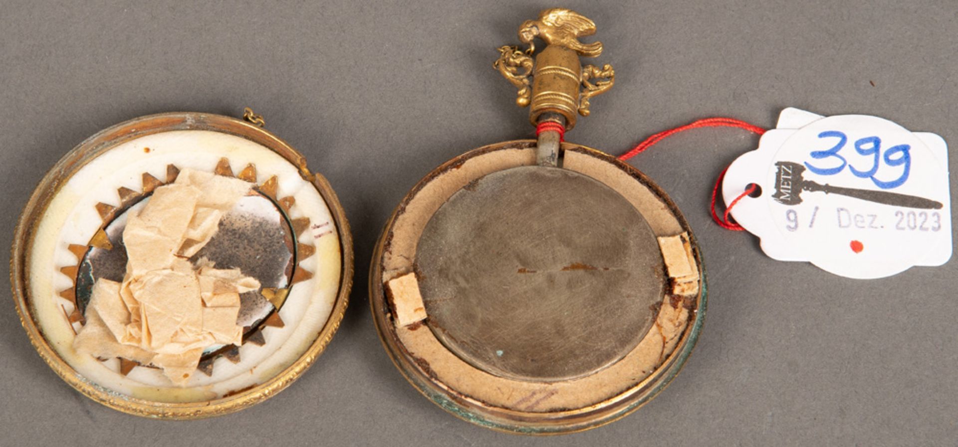 Flakon. Frankreich 18. Jh. Horn in Gelbgoldfassung, beidseitig bunt bemalt mit Miniaturen; eine - Image 3 of 3