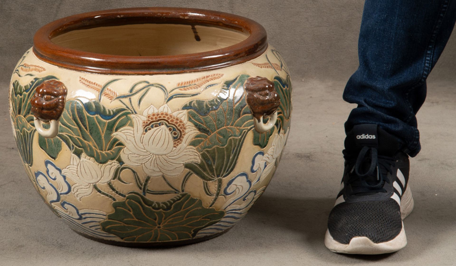 Keramik-Cachepot. Asien, H=28 cm, D=44 cm. **