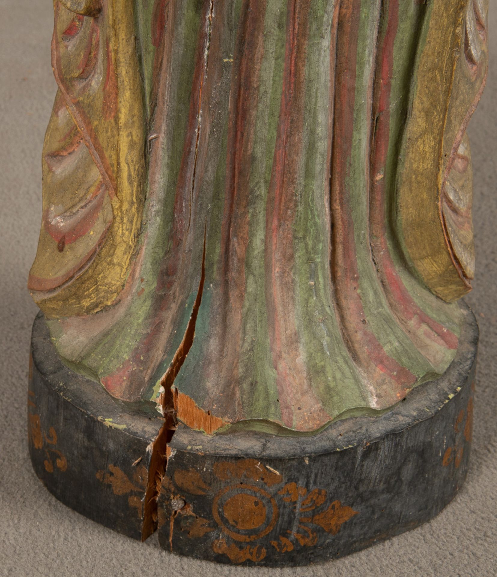 Stehender Buddha. Asien. Massivholz, geschnitzt, teilw. mit alter Fassung, H=55 cm. - Image 3 of 5