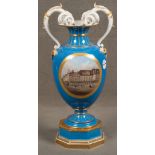 Urbino-Vase auf Sockel. Berlin 19. Jh. Porzellan, mit türkisblauem Fond, Goldrändern und