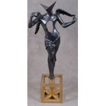 Salvador Dalí (1904-1989). „Surrealistischer Engel“. Bronze, dunkel patiniert, re. seitl. am Rock