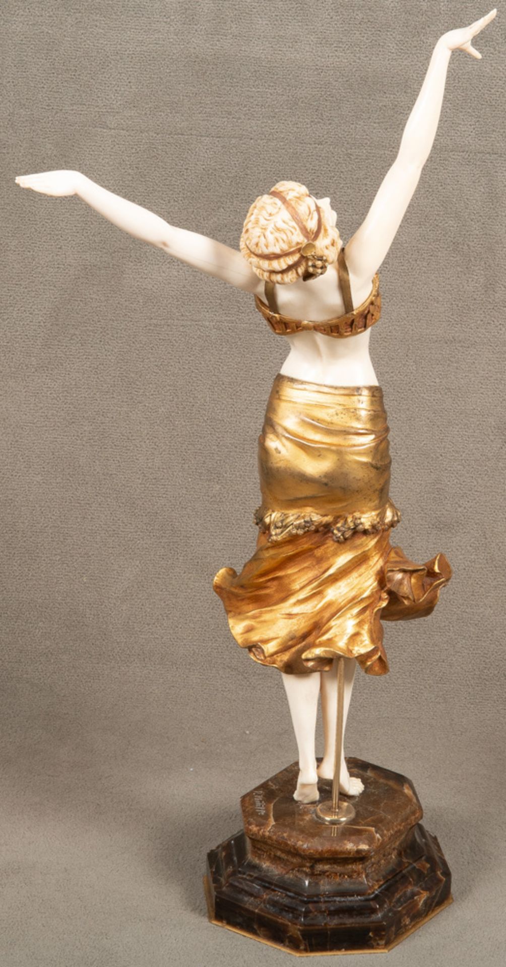 Paul Philippe (1870-1930). Barfüßige Tänzerin. Bronze, vergoldet, mit Elfenbeinschnitzereien, auf - Image 2 of 7