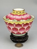 A rare Chinese teacup with lid, Qing Dynastry Pr.