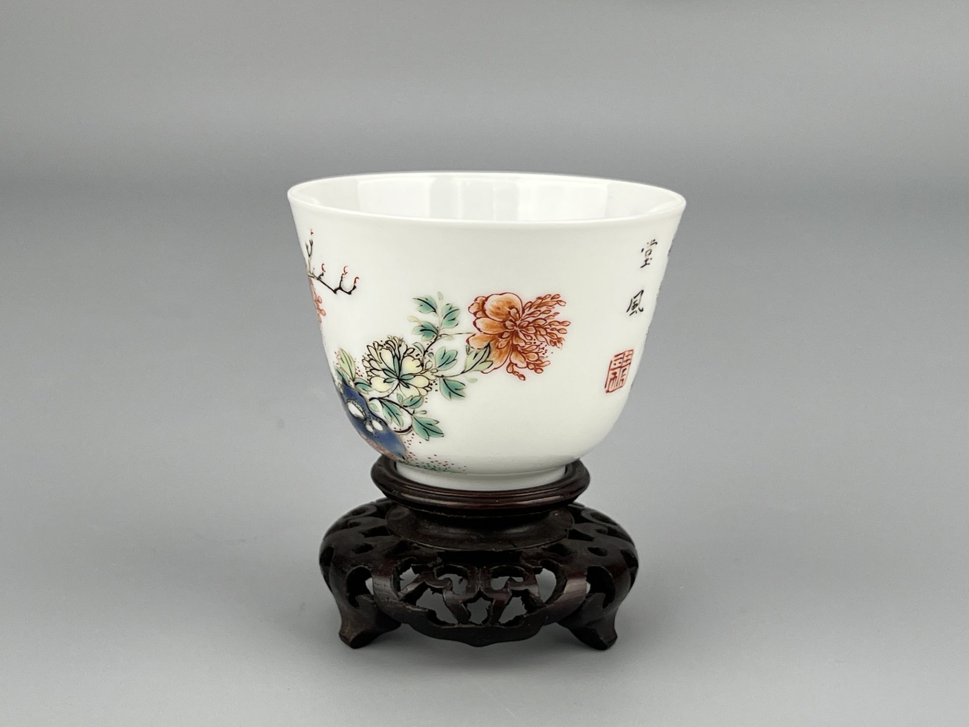A Chinese Famille Rose cup, KangXi Pr.  - Image 2 of 7