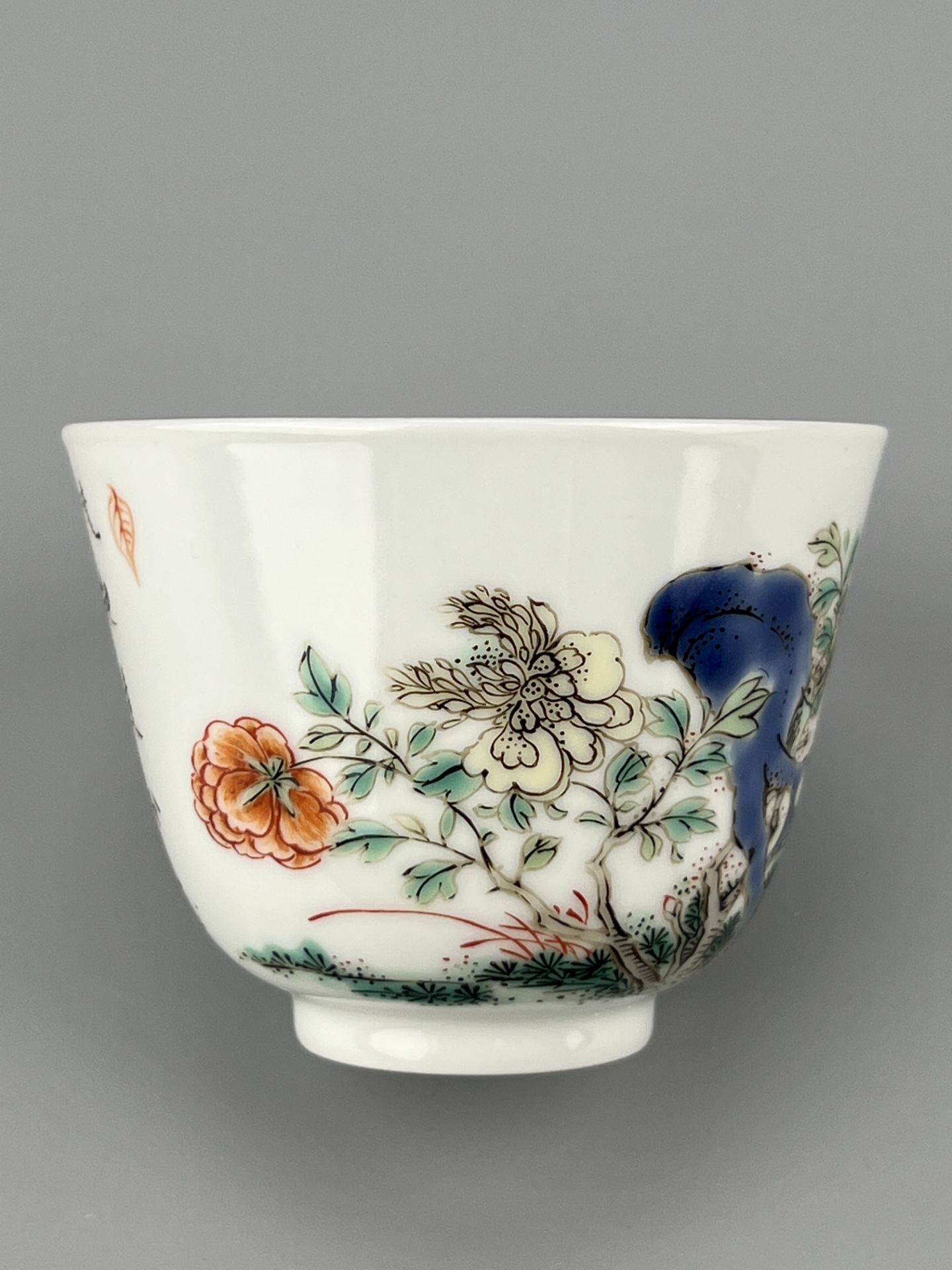 A Chinese Famille Rose cup, KangXi Pr.  - Image 6 of 7