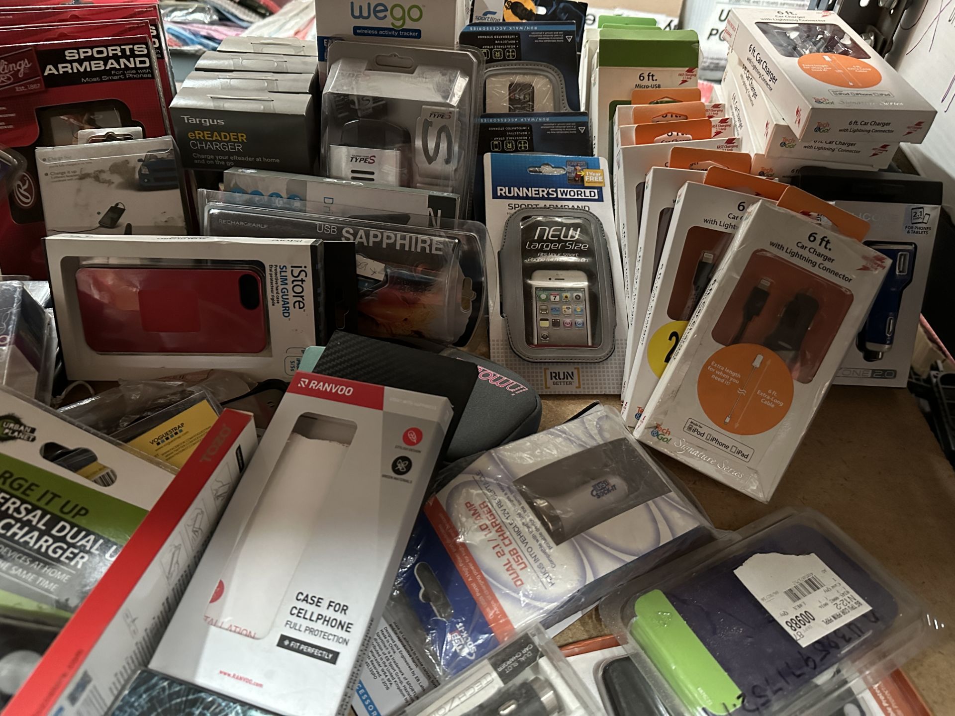 Mixed Lot of Electronics Accessories, Phone Cases, Etc, ARA15 - Image 4 of 6