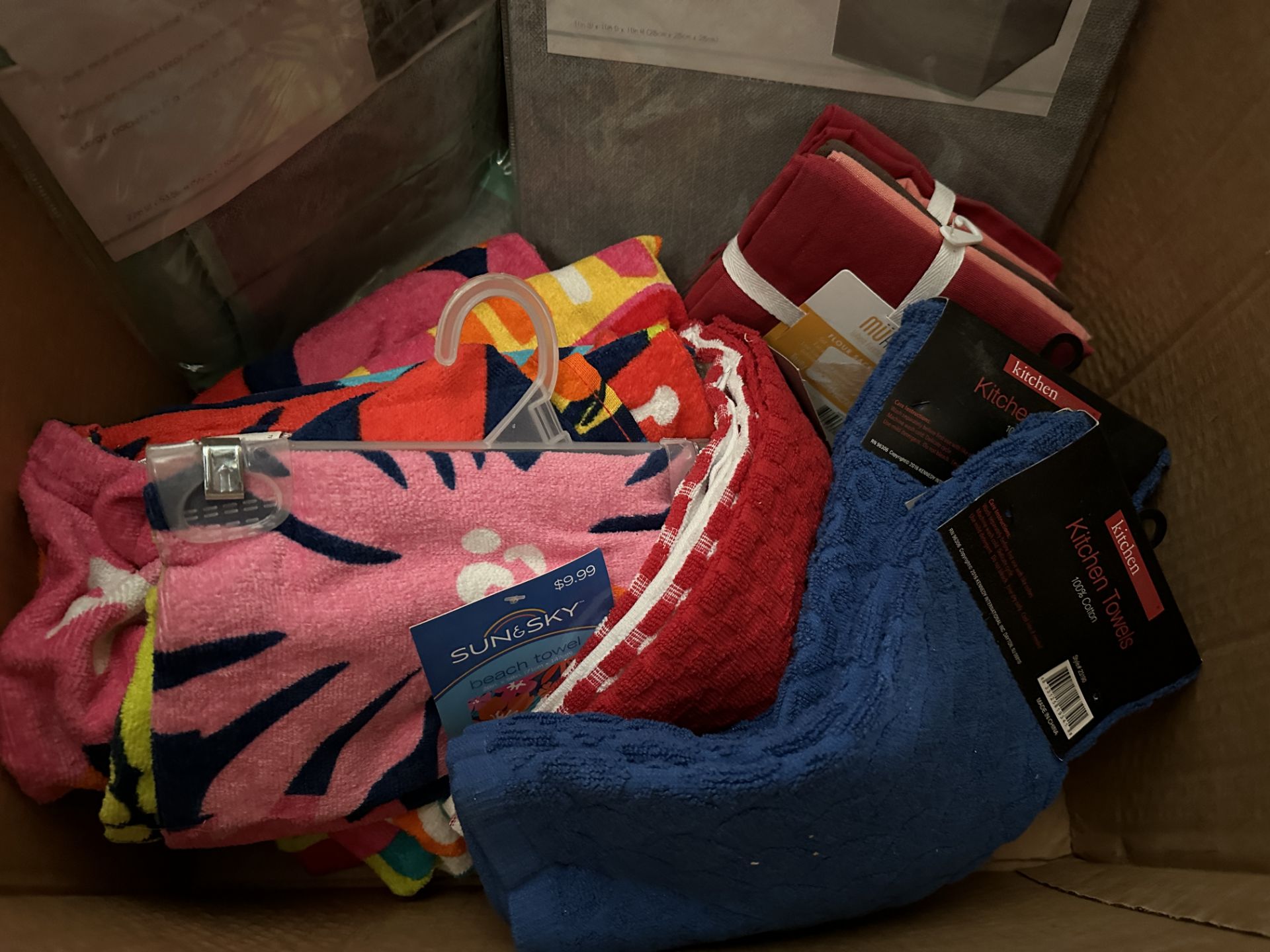 Assorted lot of household items: New Towels, Shoe Storage, Storage Bin, ARA4 - Image 3 of 6