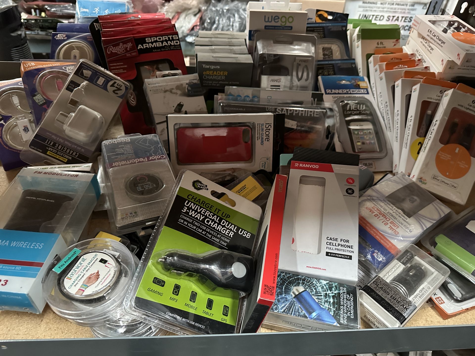 Mixed Lot of Electronics Accessories, Phone Cases, Etc, ARA15 - Image 5 of 6