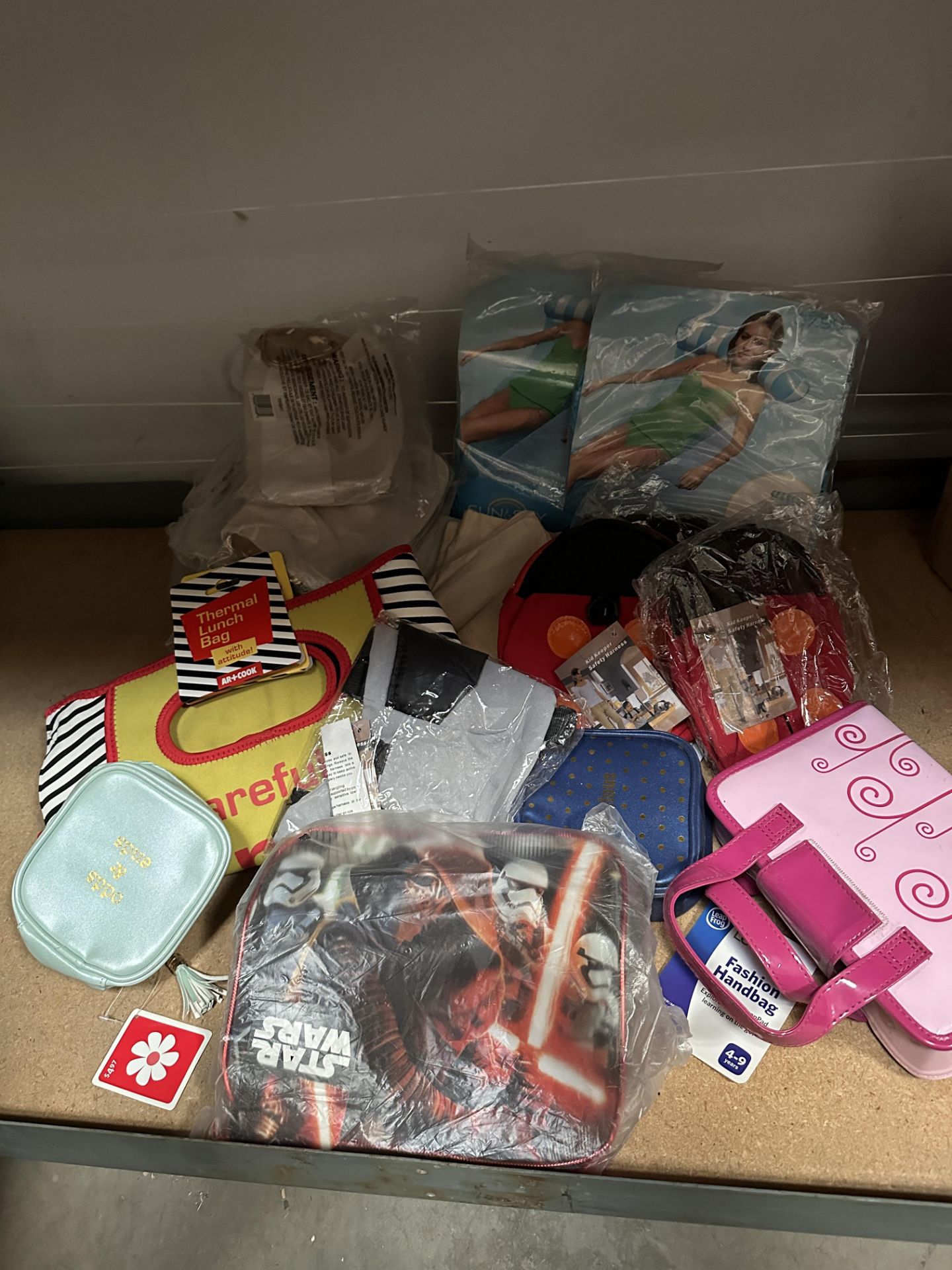 Mixed lot of handbags, totes, costmetics bags, including Starwars, etc. ARA6 - Image 7 of 7