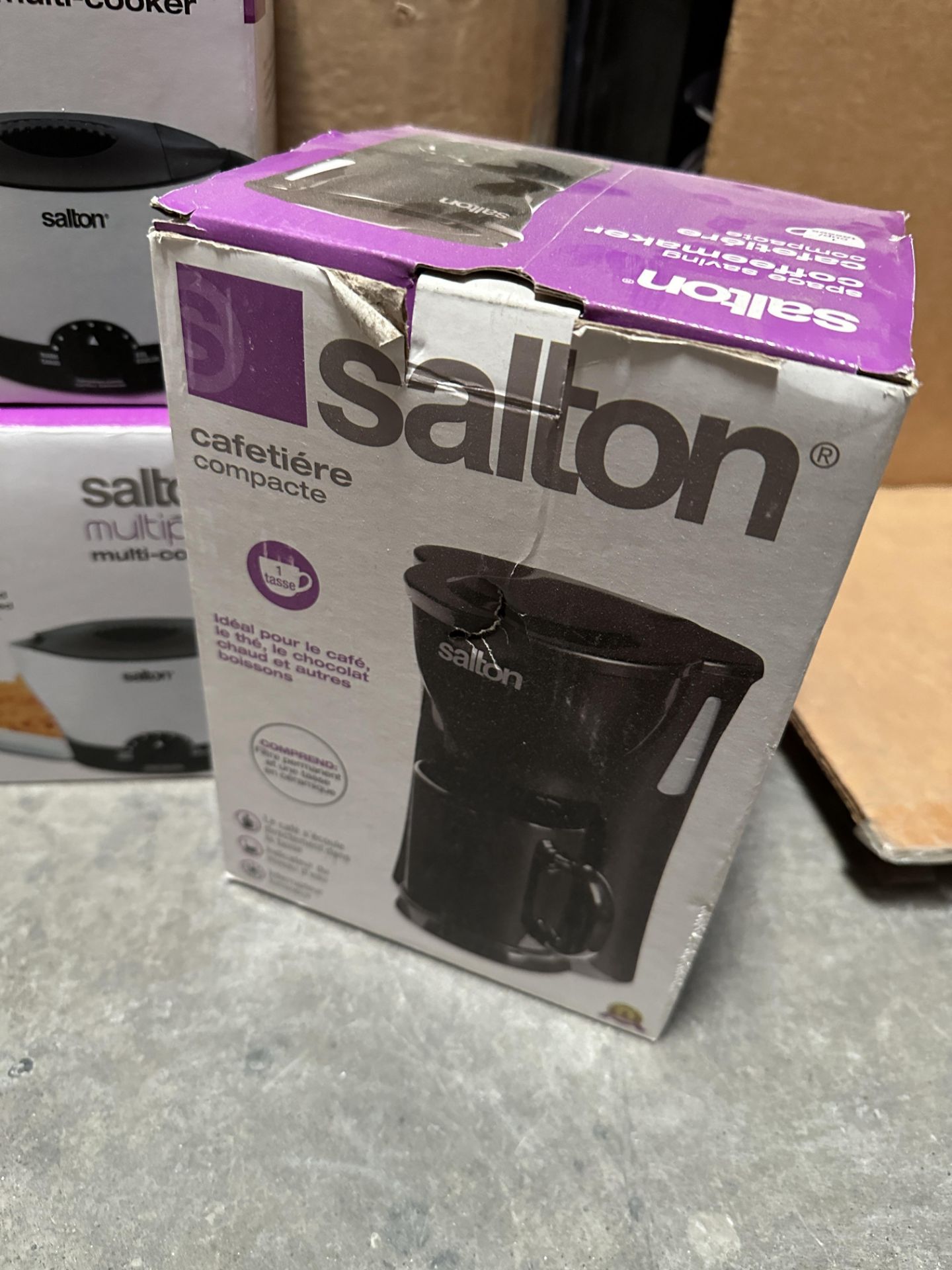 Kitchen Appliances: Salton Coffee Maker, Salton Multipots, Irons, ARA5 - Image 5 of 5