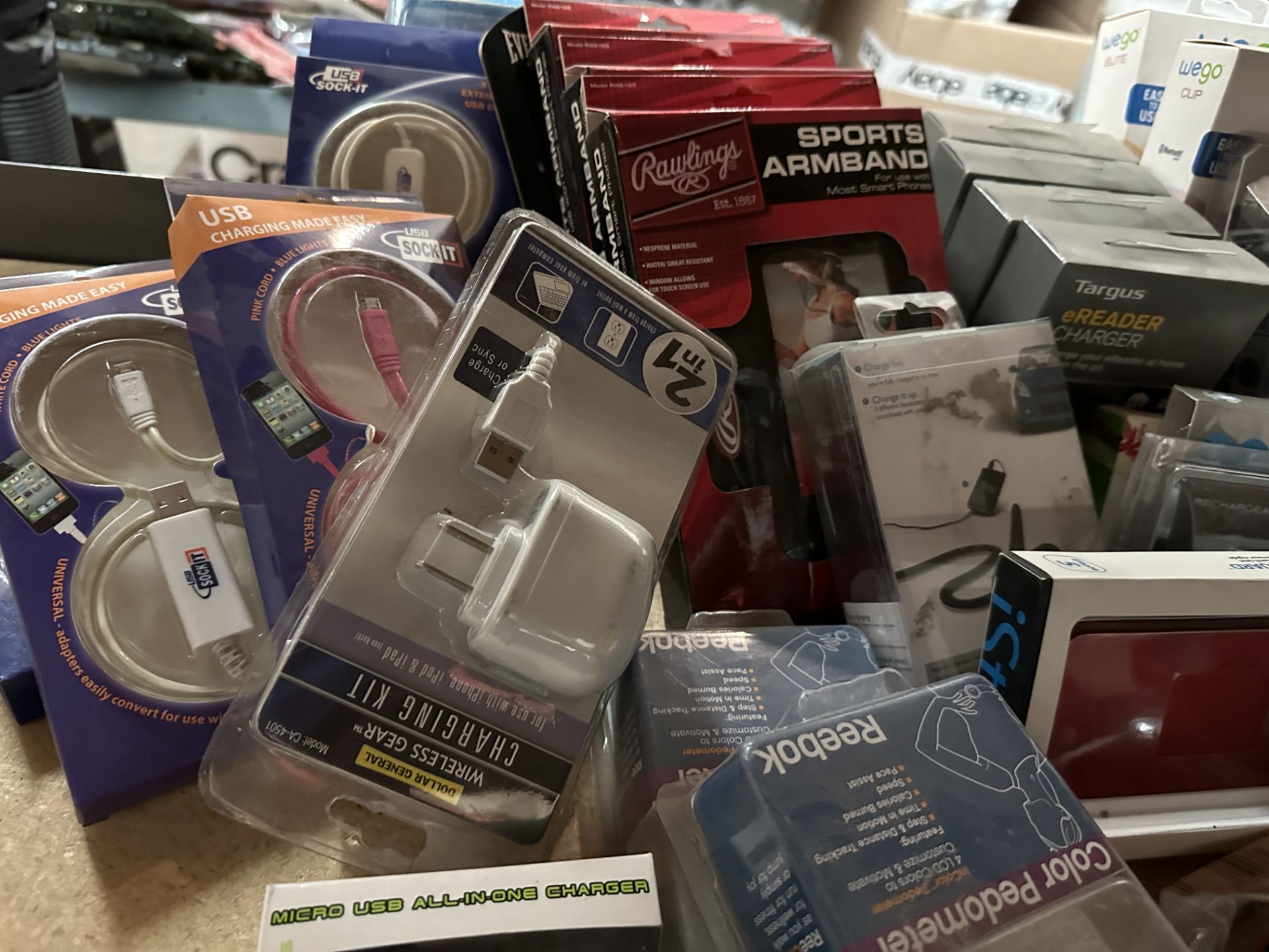 Mixed Lot of Electronics Accessories, Phone Cases, Etc, ARA15 - Image 3 of 6
