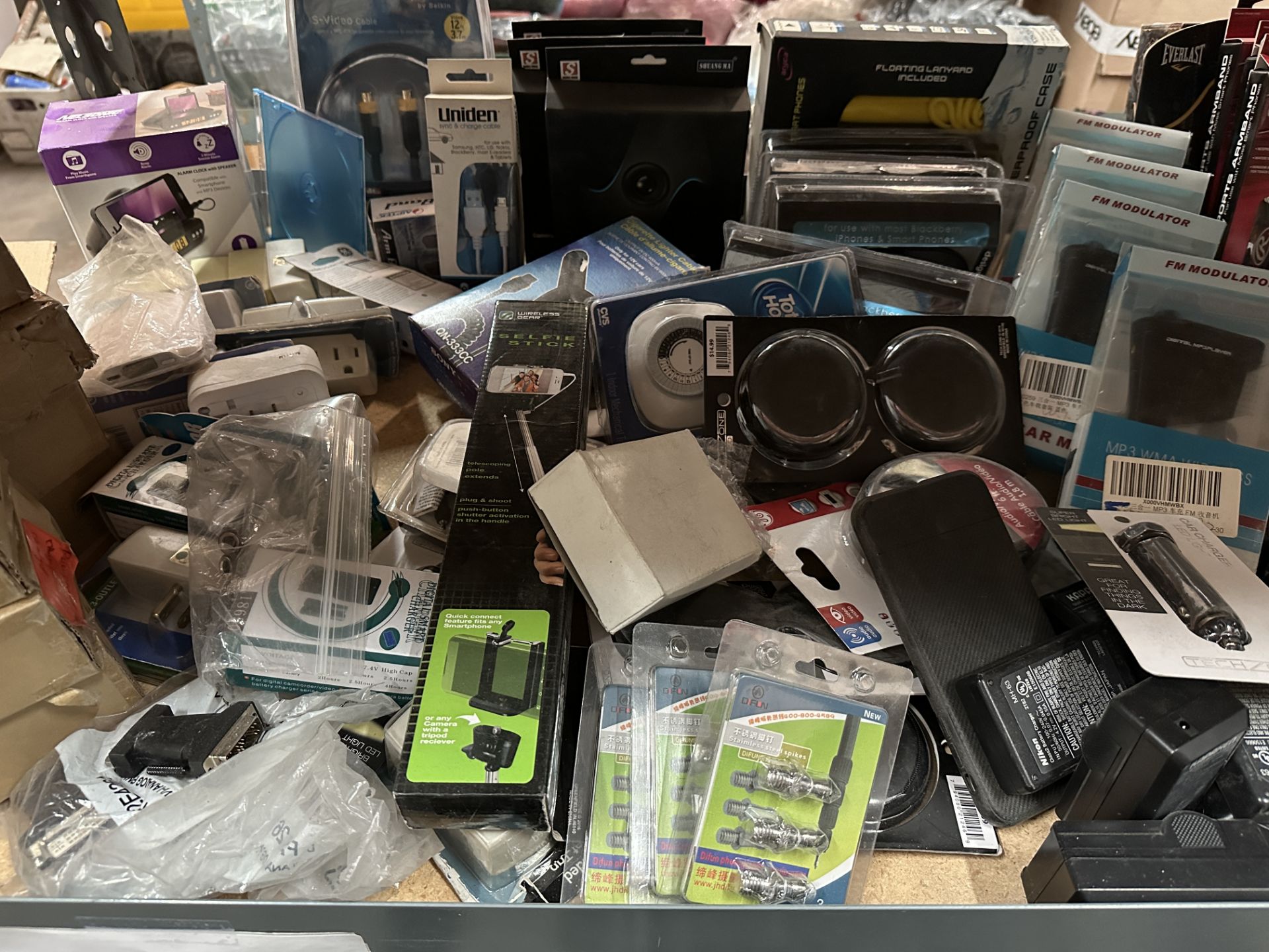 Mixed Lot of Electronics Accessories, Phone Cords, Etc, ARA14 - Image 2 of 6