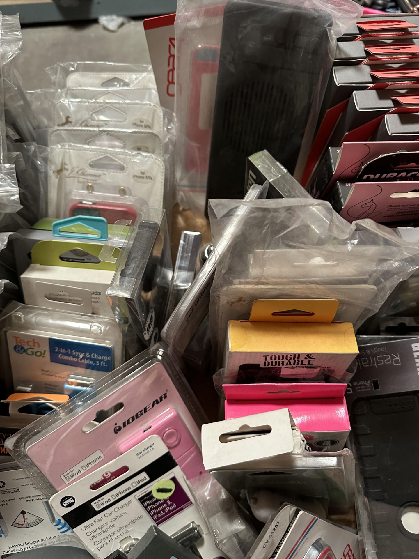 Mixed Lot of Electronics Accessories, Phone Cases, Etc, ARA18 - Image 5 of 6