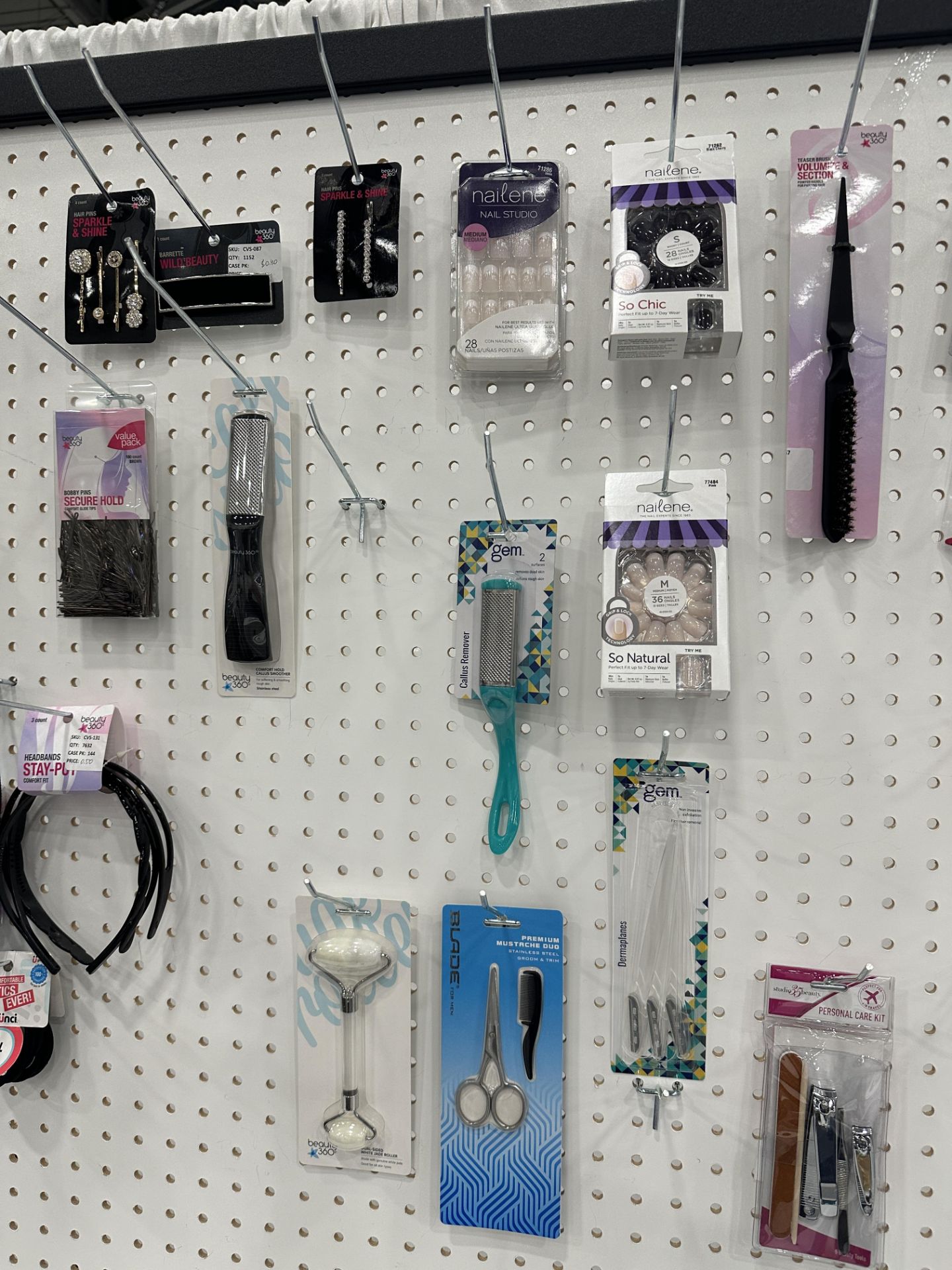 Mixed lot of nail care and hair accessories BXASD1 - Image 3 of 3