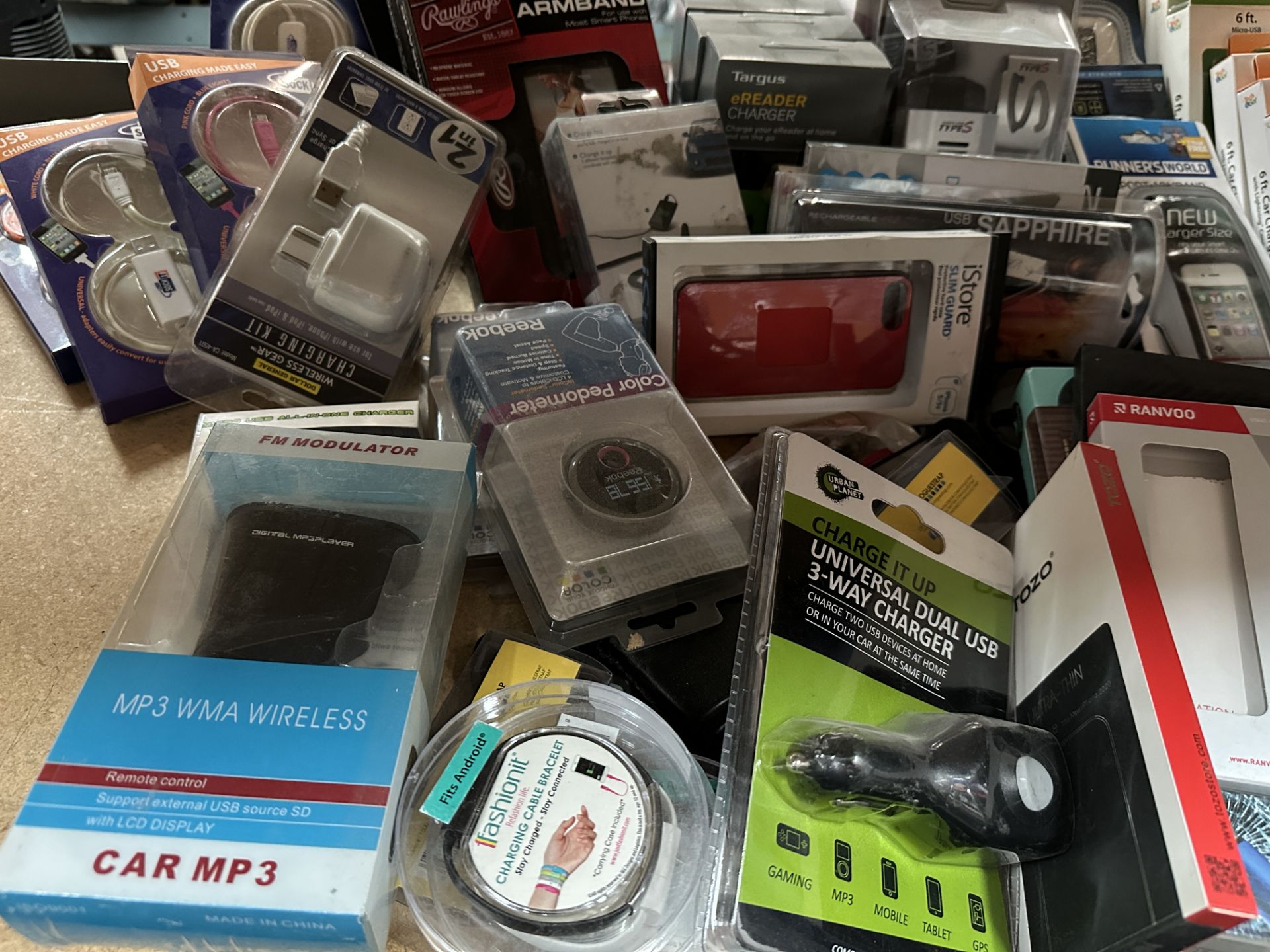 Mixed Lot of Electronics Accessories, Phone Cases, Etc, ARA15 - Image 2 of 6