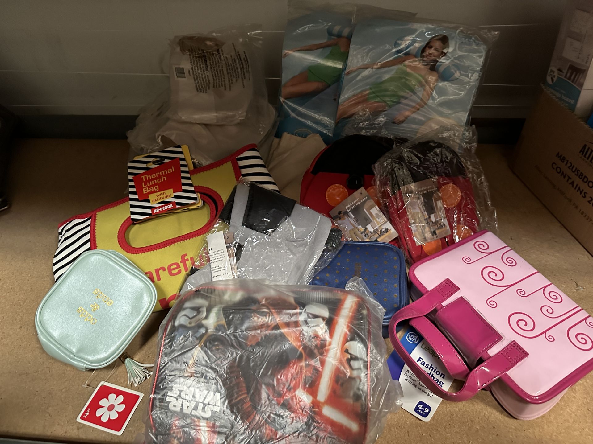 Mixed lot of handbags, totes, costmetics bags, including Starwars, etc. ARA6 - Image 2 of 7