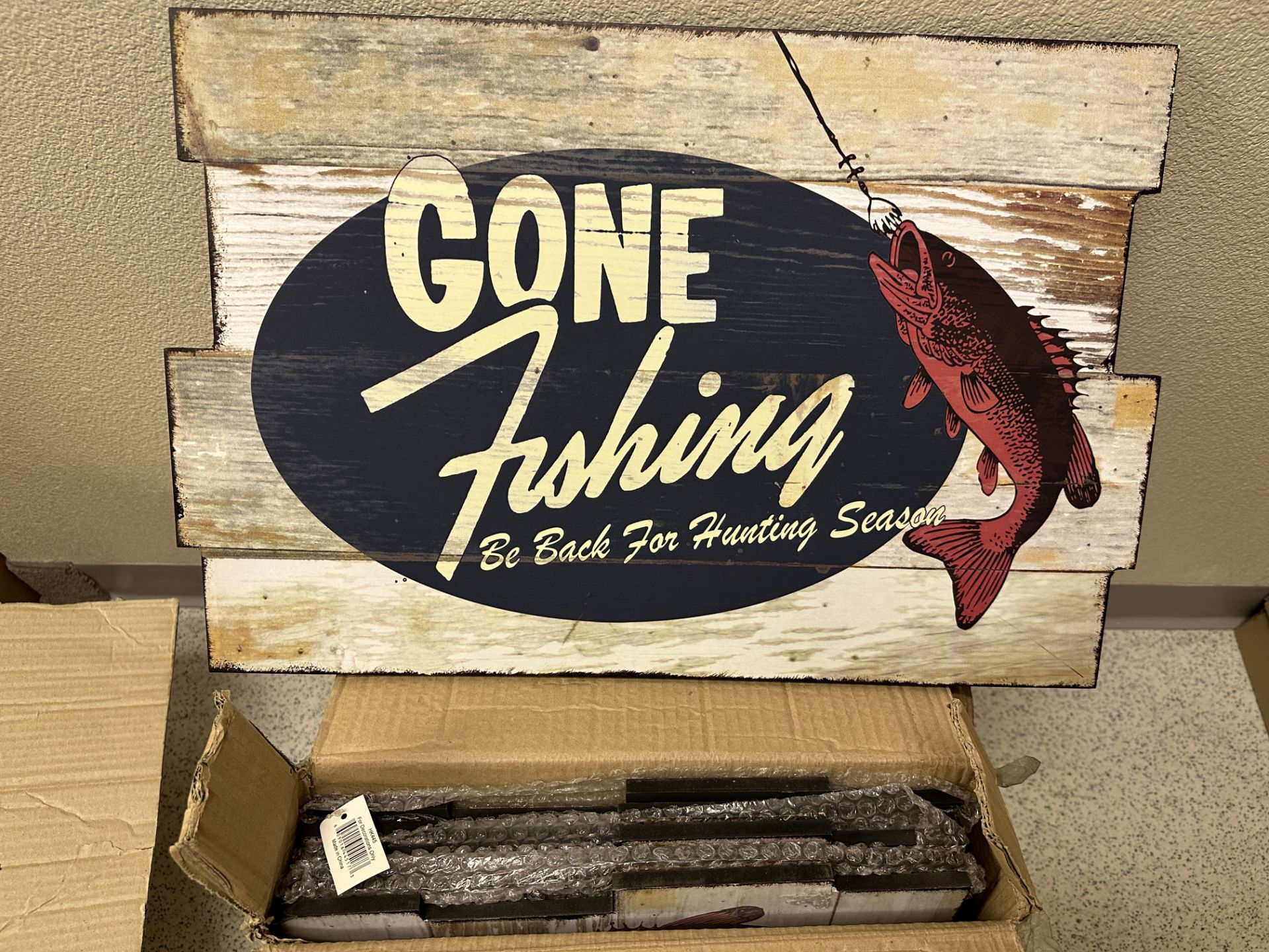 6x Gone Fishing Wall Plaques, 2 feet long, HK445