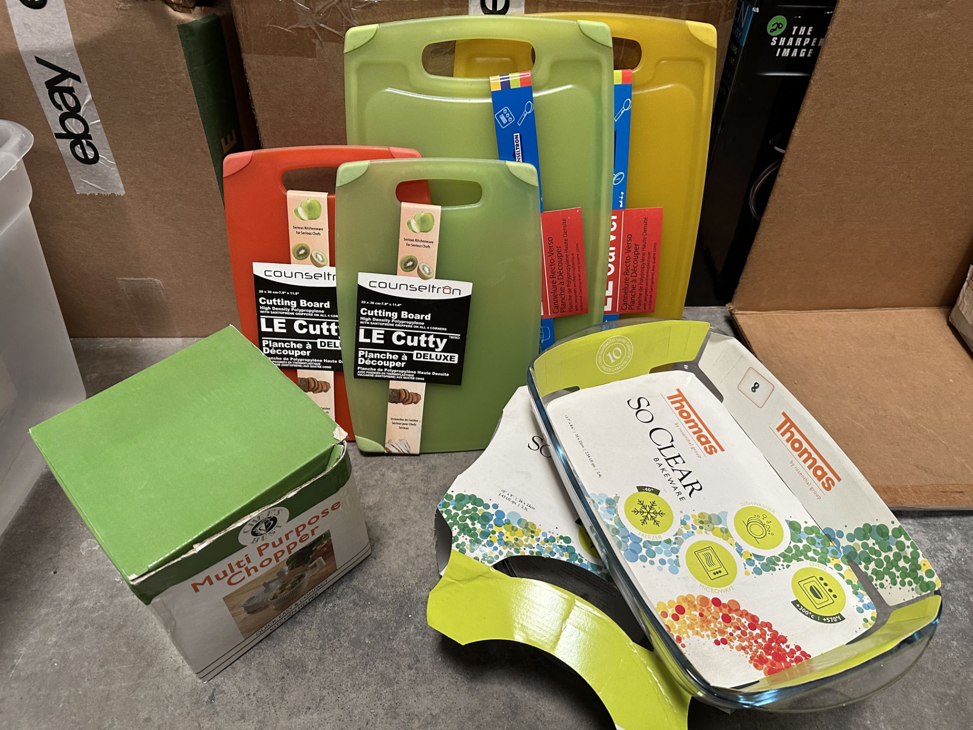 Mixed Kitchen items: 4x New Cutting Board, Thomas Bakeware, Chopper, ARA5 - Image 2 of 6