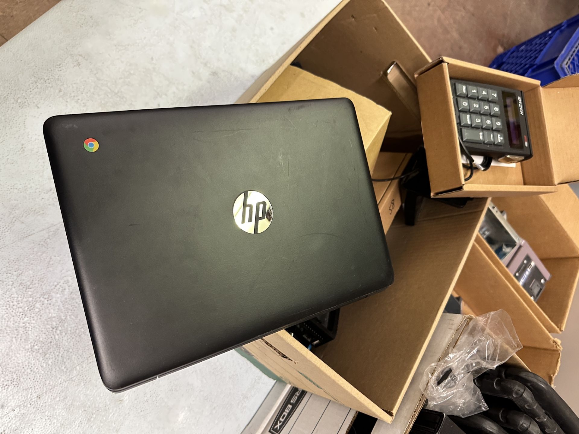 HP Laptop and other mixed electronics and accessories, KL11A-C - Image 4 of 5
