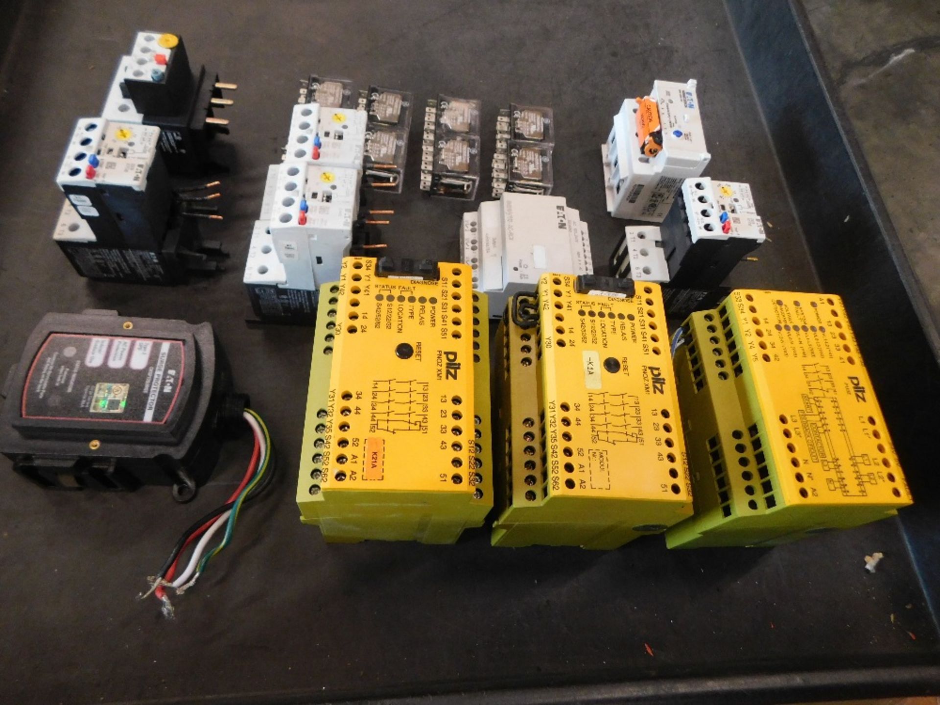 19x Eaton and Pilz Relays - Assorted Models - Image 3 of 8