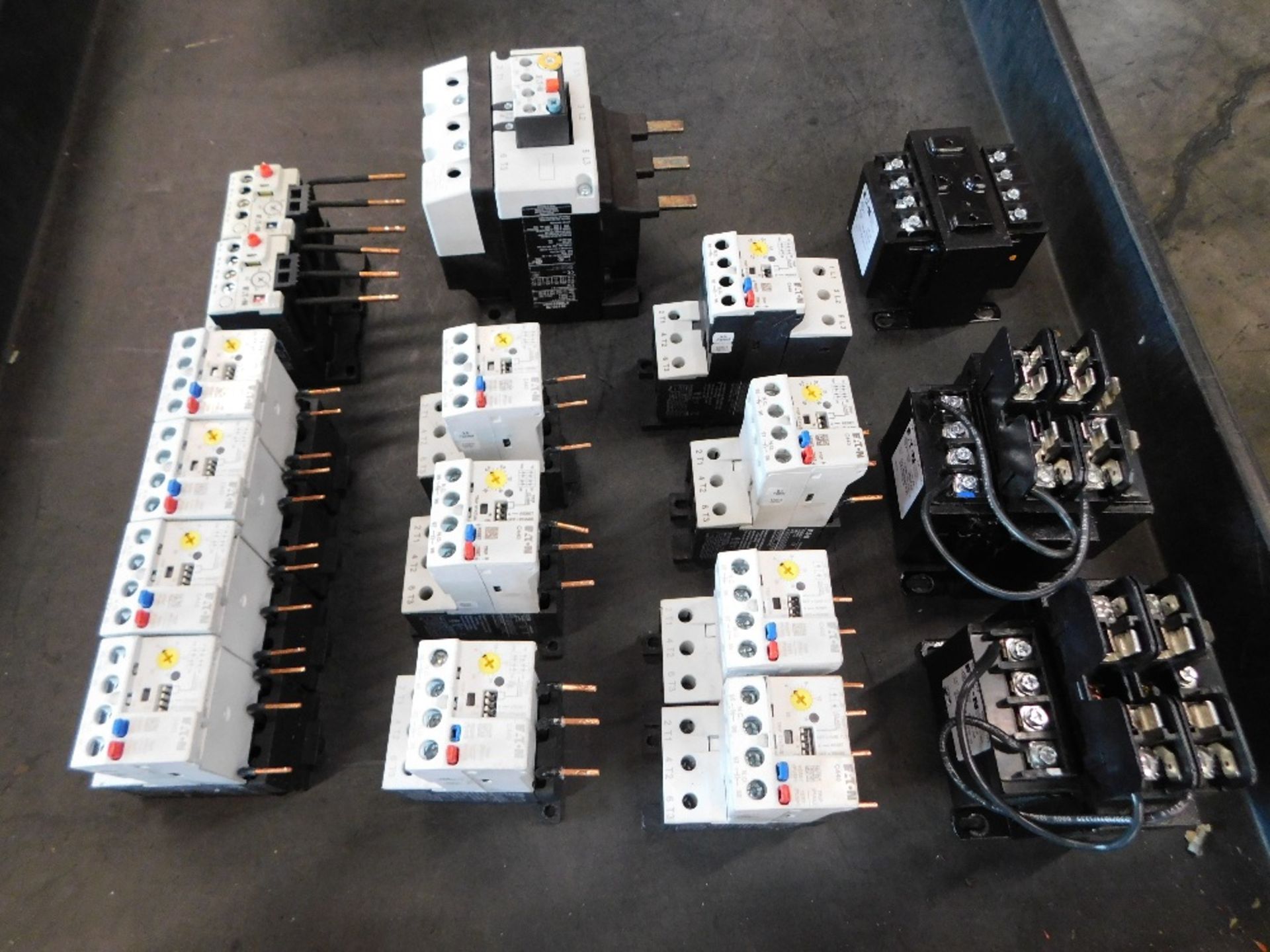 19x Eaton Relays and Transformers - Assorted Models - Image 2 of 4