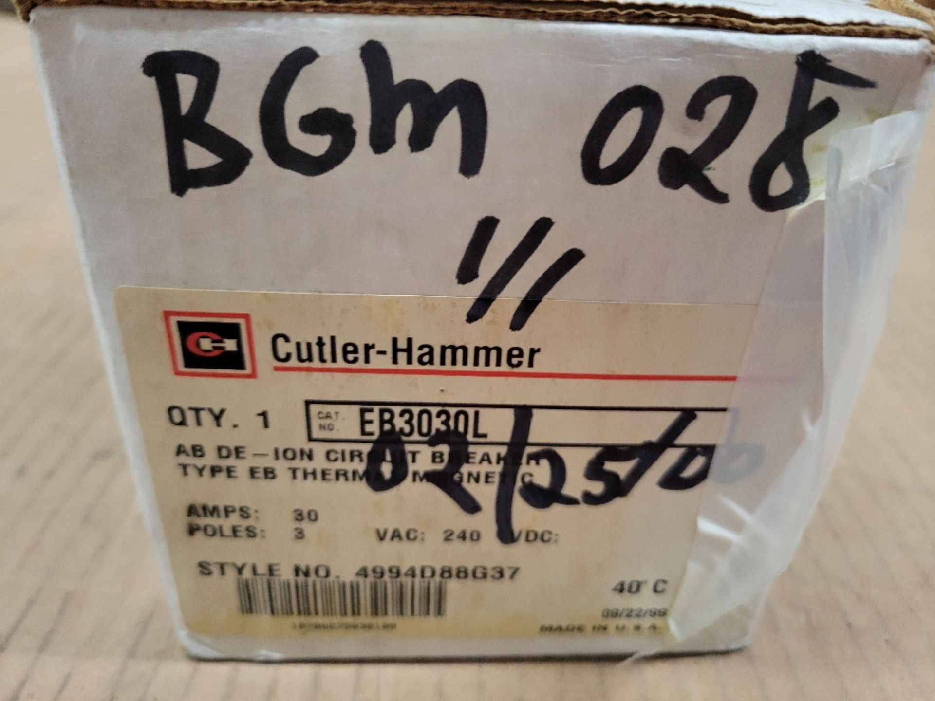 1x Cutler Hammer Unused Surplus SF-423152 Molded Case Breakers (MCCBs) EB 3P 30A 240V 50/60Hz 3Ph