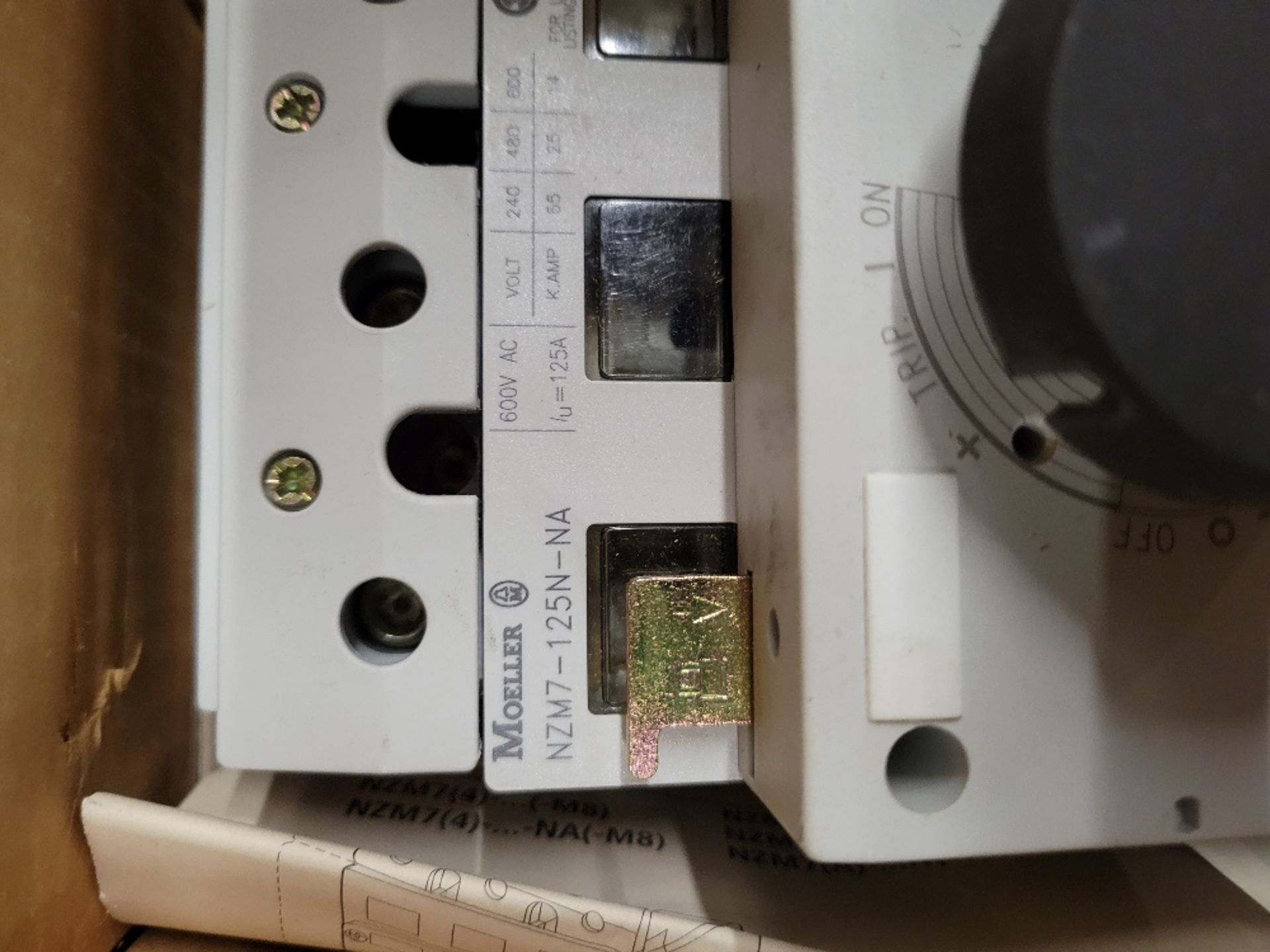 1x Moeller Unused Surplus SF-437975 Molded Case Breakers (MCCBs) 3P 600V - Image 2 of 3