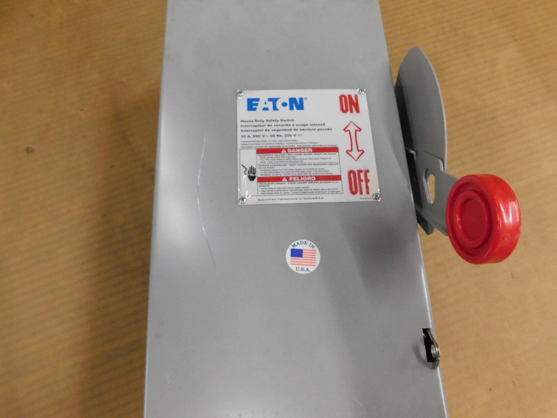 1x Eaton Used SurplusDH361FGK Safety Switches DH 3P 30A 600V 50 60Hz 3Ph Fusible 3Wire EA NEMA 1 - Image 2 of 6